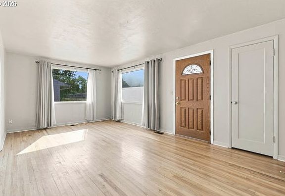 4th image of 820 W Tamarack Ave