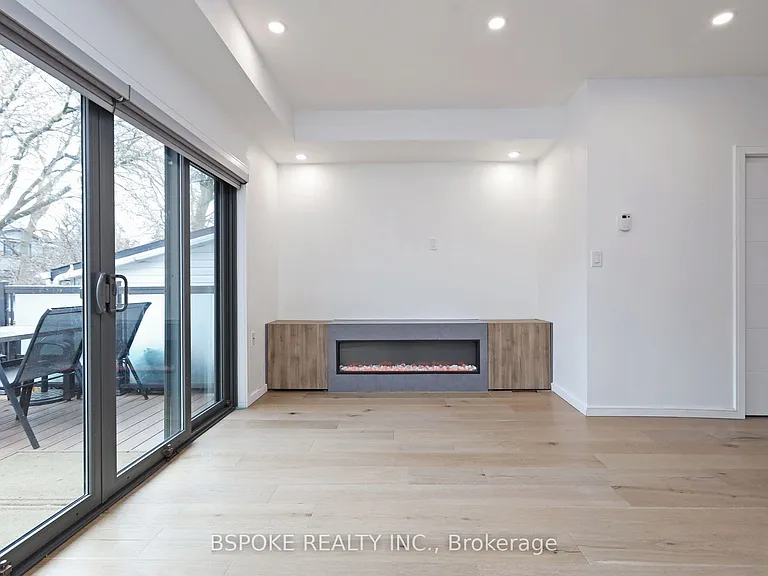 707 Mortimer Ave — Photo 14