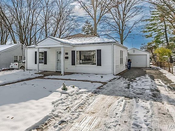 2nd image of 34 Saint Celeste Dr