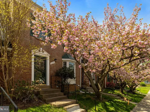 10355 Granite Creek Ln, Oakton, VA 22124