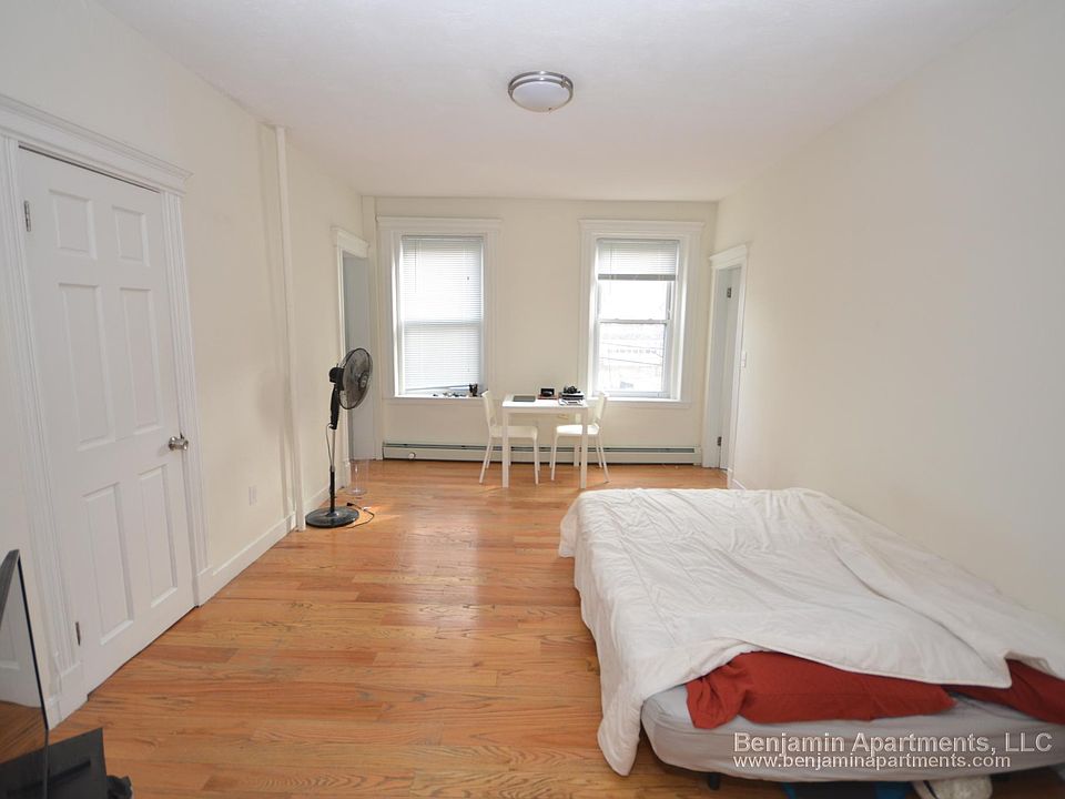 2nd image of 74 Brainerd Rd APT 7L
