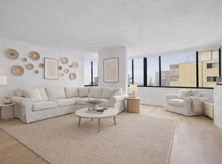 2167 Bellevue Ave #703, West Vancouver, BC