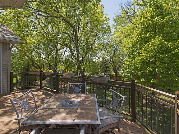 3rd image of 4721 Walnut Grove Ln