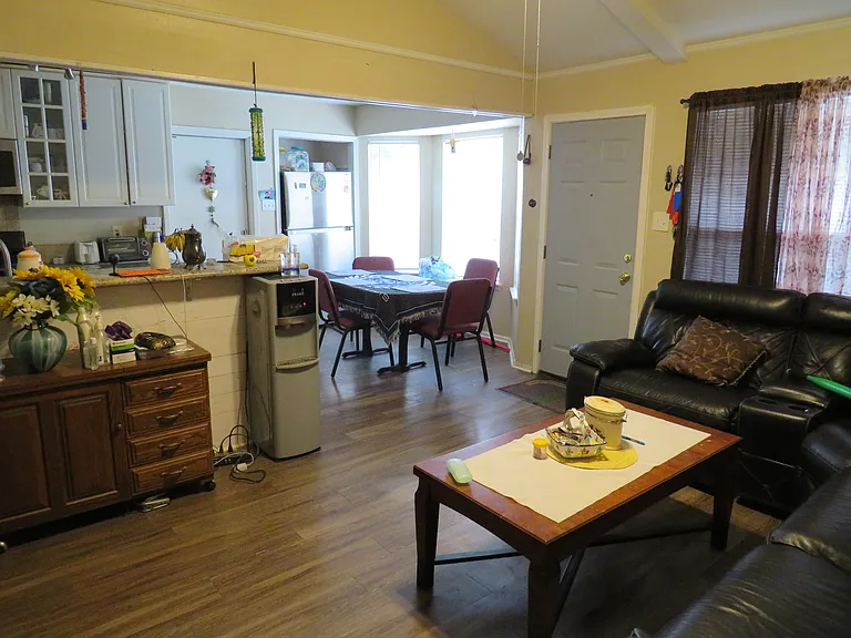 4815 Sorrento — Photo 4