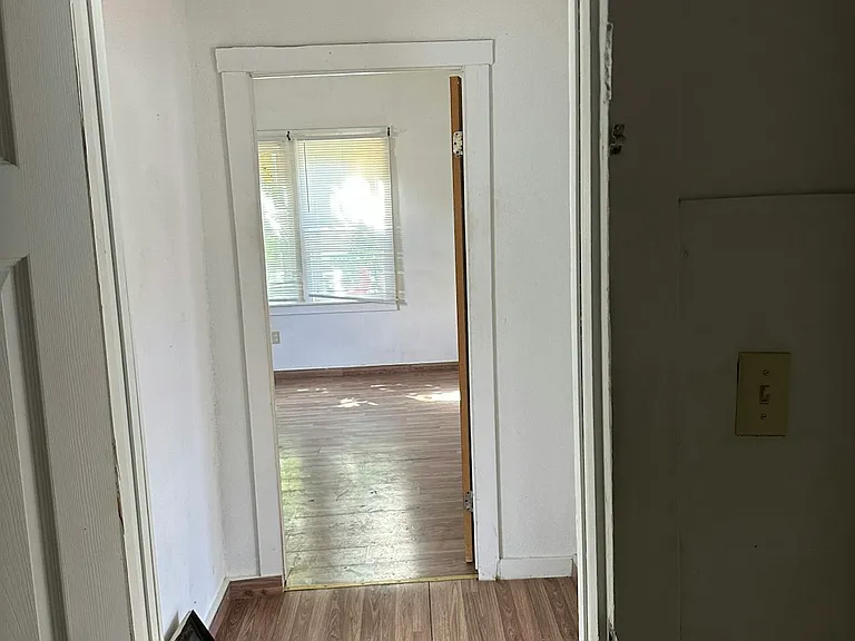 2121 N Prospect Rd — Photo 15