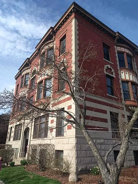 2 bed, 900 sqft, $1,600 — Photo 1