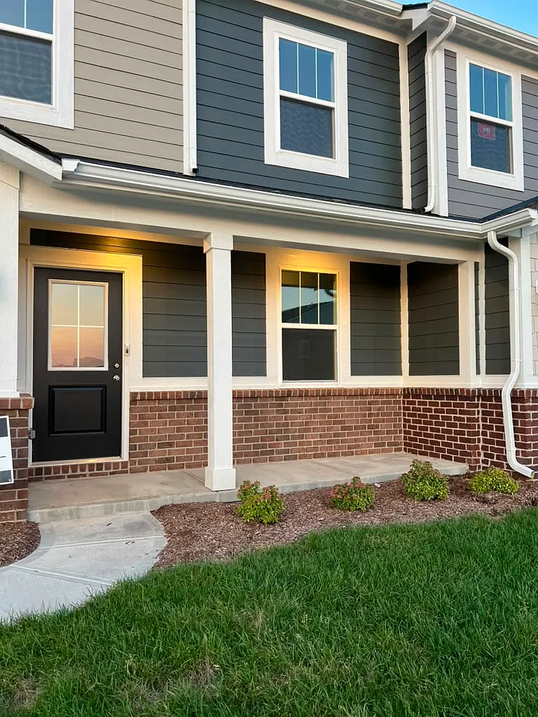 5 bed, 2249 sqft, $2,600 — Photo 3