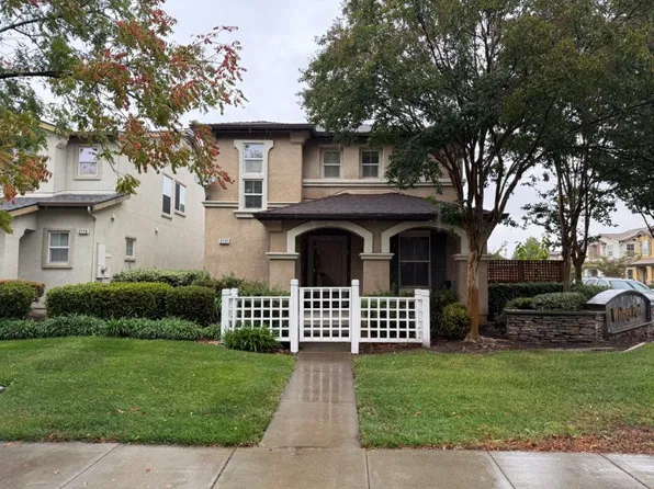 2777 Whitney Dr, Fairfield, CA 94533