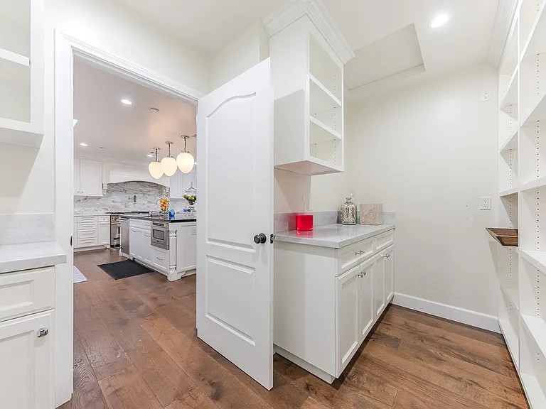 325 W Bellevue Dr — Photo 22