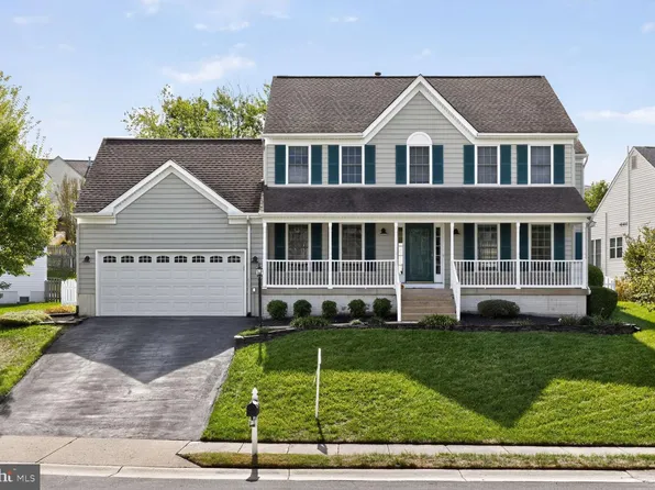 9 Rollingside Dr, Fredericksburg, VA 22406