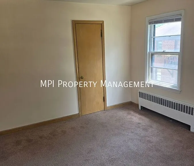 332 N 75th St #7 — Photo 11