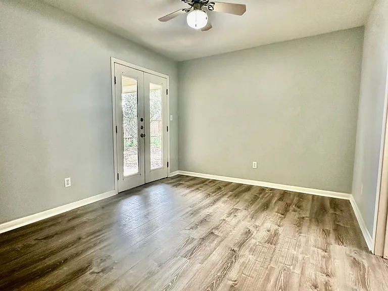 3108 Flanders Dr — Photo 8