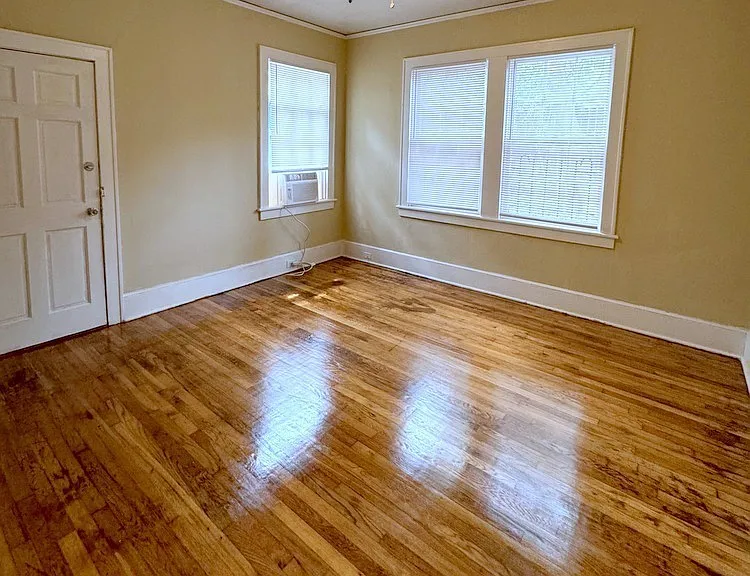 1716 Winona Ave — Photo 12