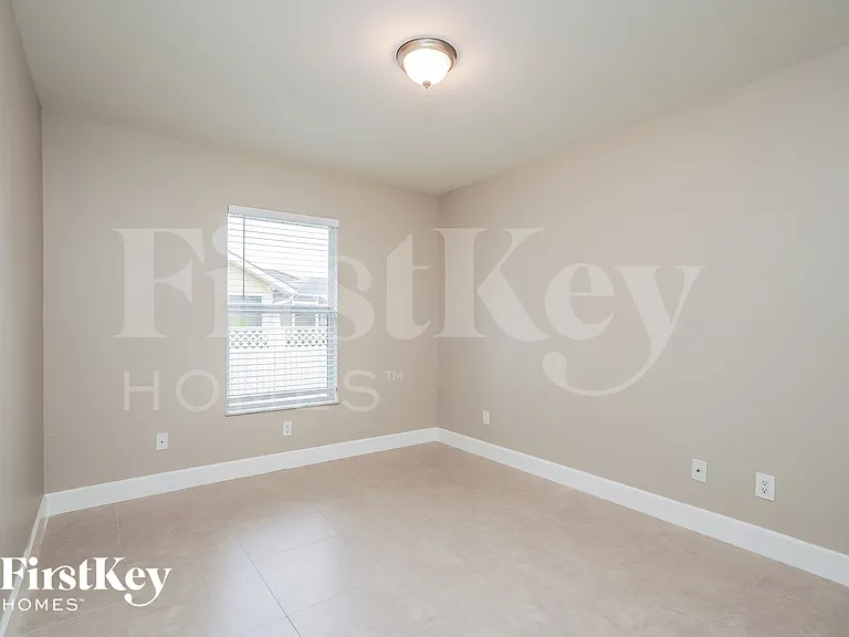 2031 NE 9th Pl — Photo 12