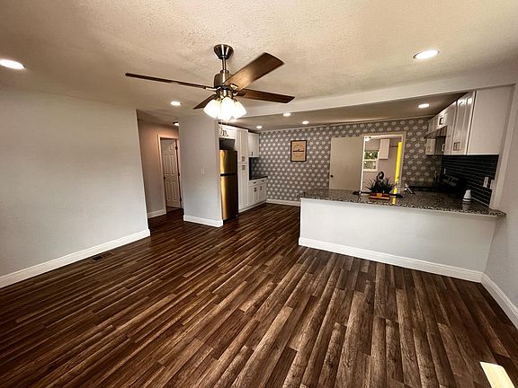 3rd image of 2014 W Hickory St