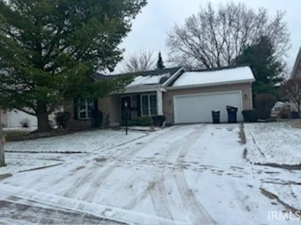 5328 S Fairfax Ct, South Bend, IN 46614