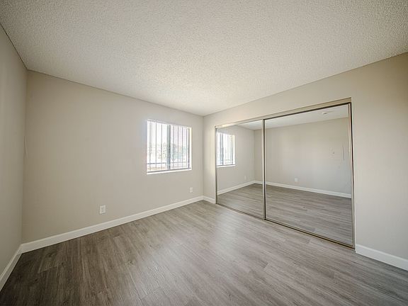 4th image of 1766 Cherry Ave #L