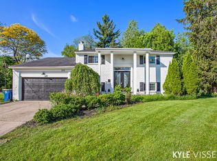 2206 Stratford Ct SE, East Grand Rapids, MI