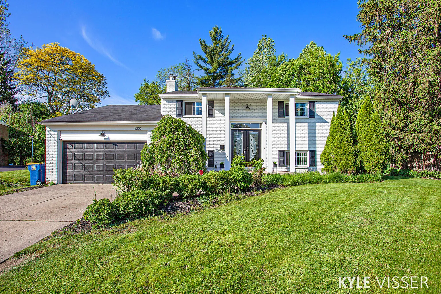 2206 Stratford Ct SE photo 1