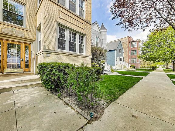 2nd image of 3912 W Byron St #3W