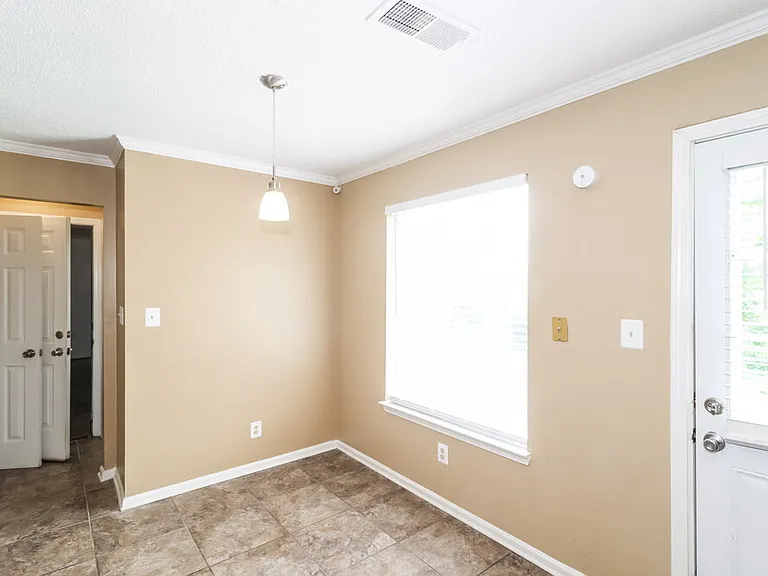8900 Fulton Cv — Photo 13