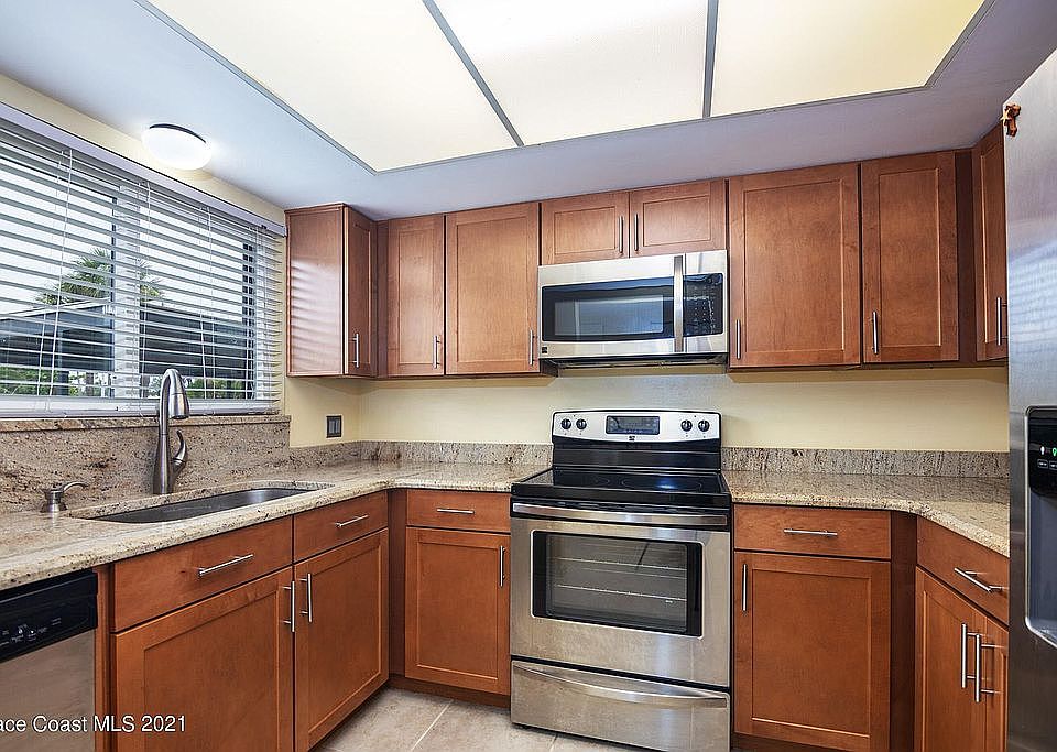 1st image of 220 S 5th St APT 205