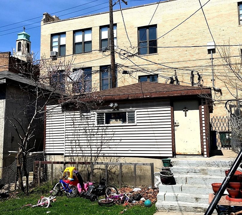 2nd image of 2644 W 23rd Pl