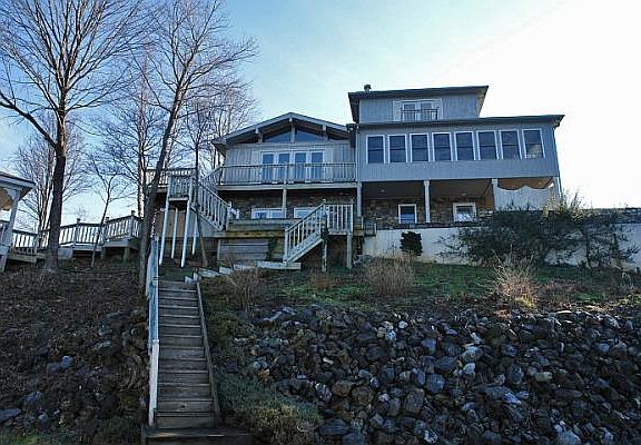 4th image of 111 Island Ln