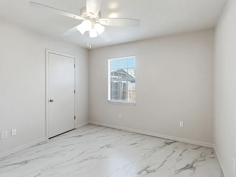 1534 Frances St — Photo 24