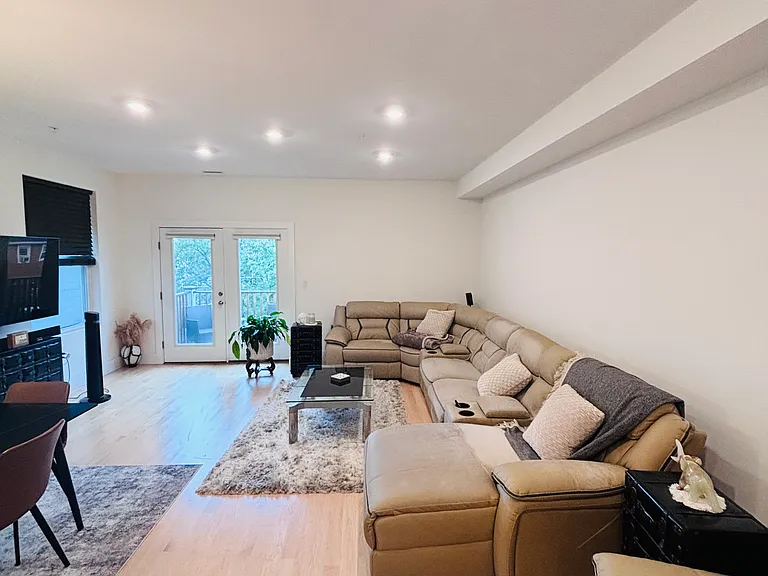 254 Spencer Ave #4 — Photo 2