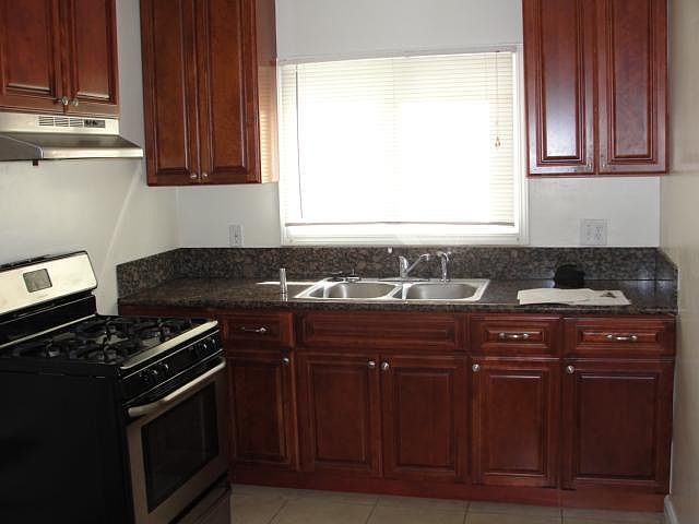 1st image of 813 Amapola Ave