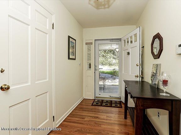 5th image of 619 Holly Hill Dr