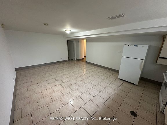 3rd image of 999 Caledonia Rd #Basement