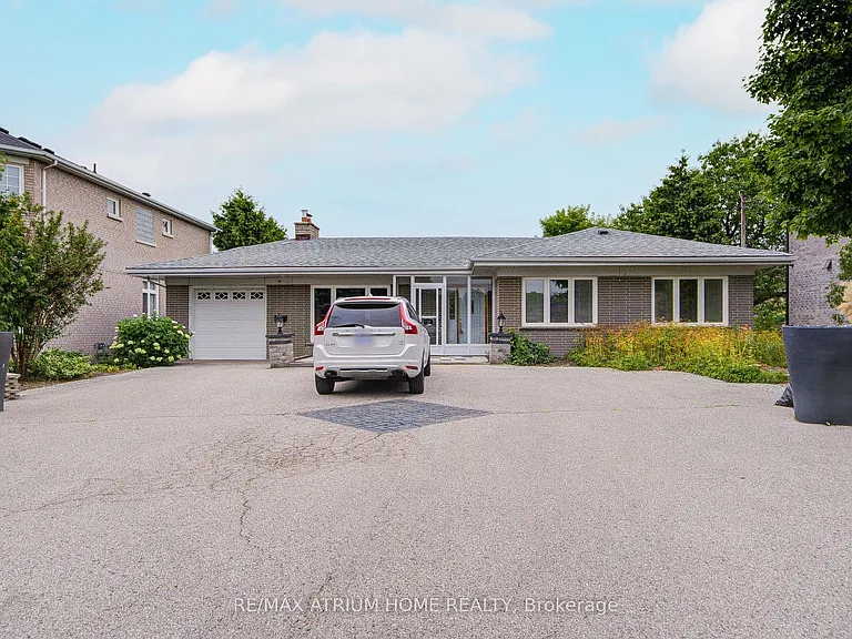 134 Fairglen Ave — Photo 2