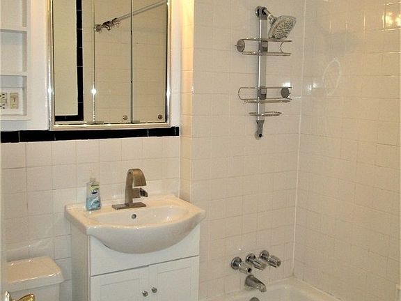 5th image of 40 E 65th St APT 5A