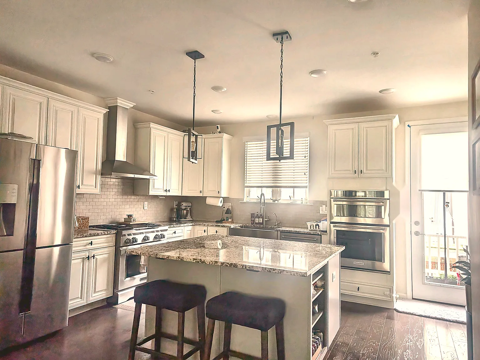 4 bed, 3.5 bath, 1950 sqft, $4,900 — Photo 2
