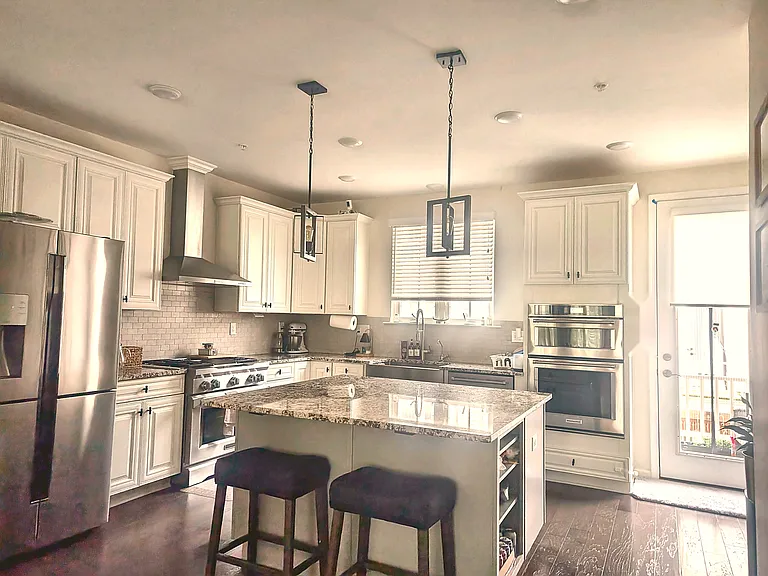 Dining that flows from the kitchen