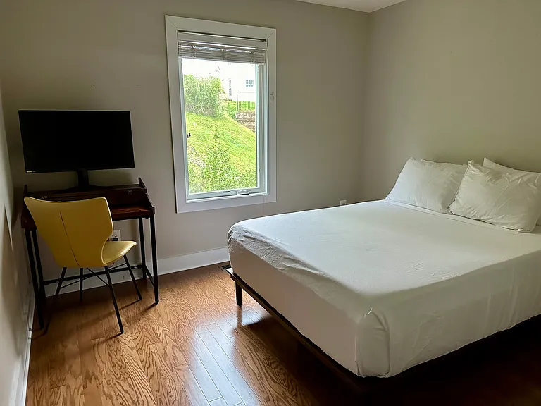 119 Roades Ct — Photo 12