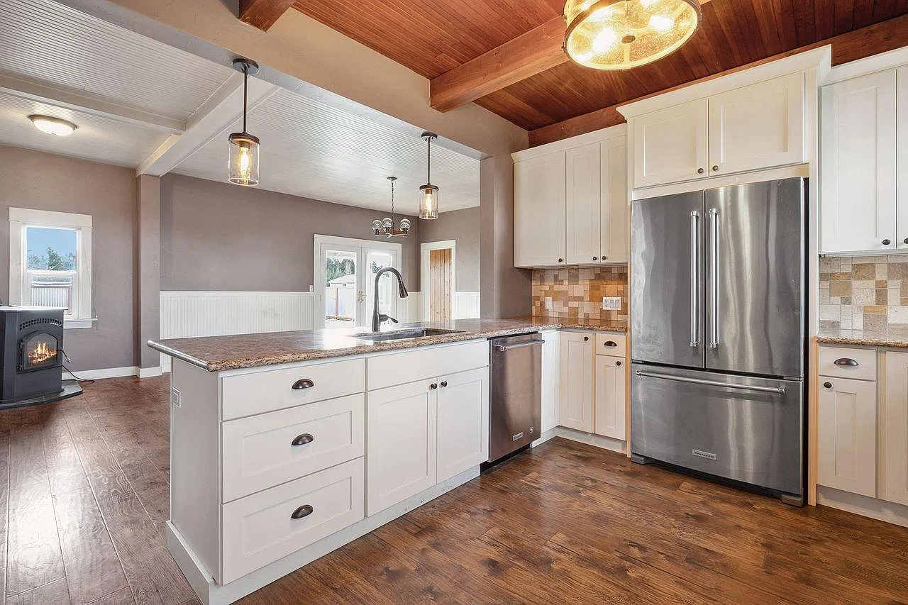 3 bed, 1.5 bath, 2064 sqft, $3,950 — Photo 4