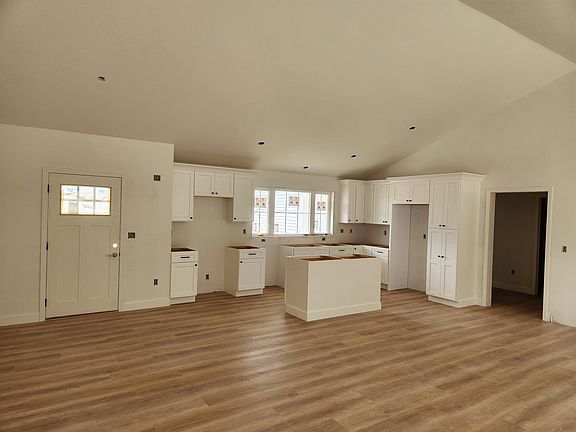 3rd image of 27 RiverView Road