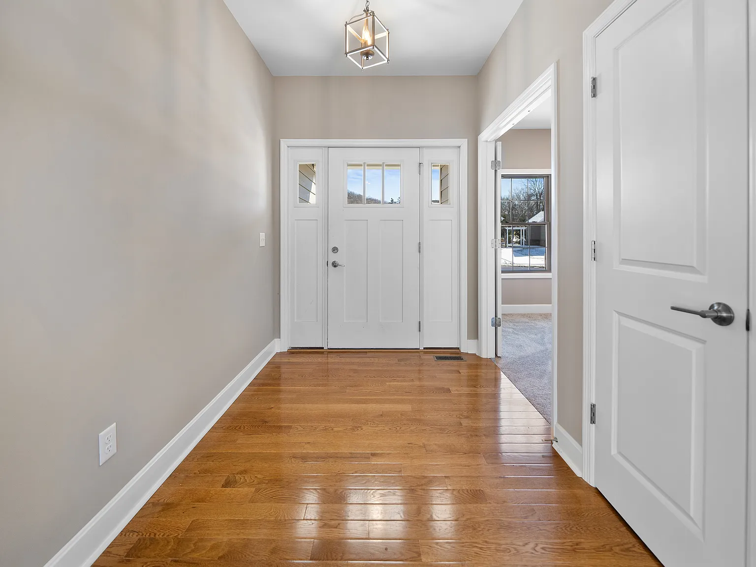 3 bed, 2517 sqft, $3,730 — Photo 4