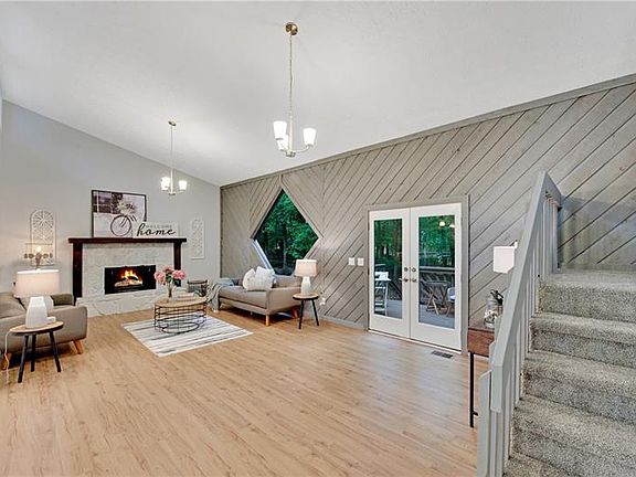 5th image of 2437 Kingsley Dr NE