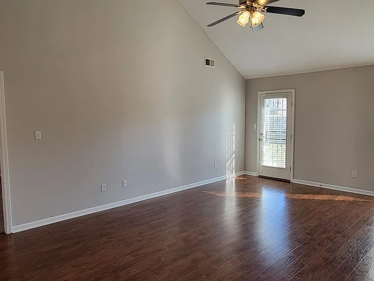 134 Liverpool Cv — Photo 10
