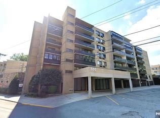 555 Gorge Rd APT 2E, Cliffside Park, NJ 07010