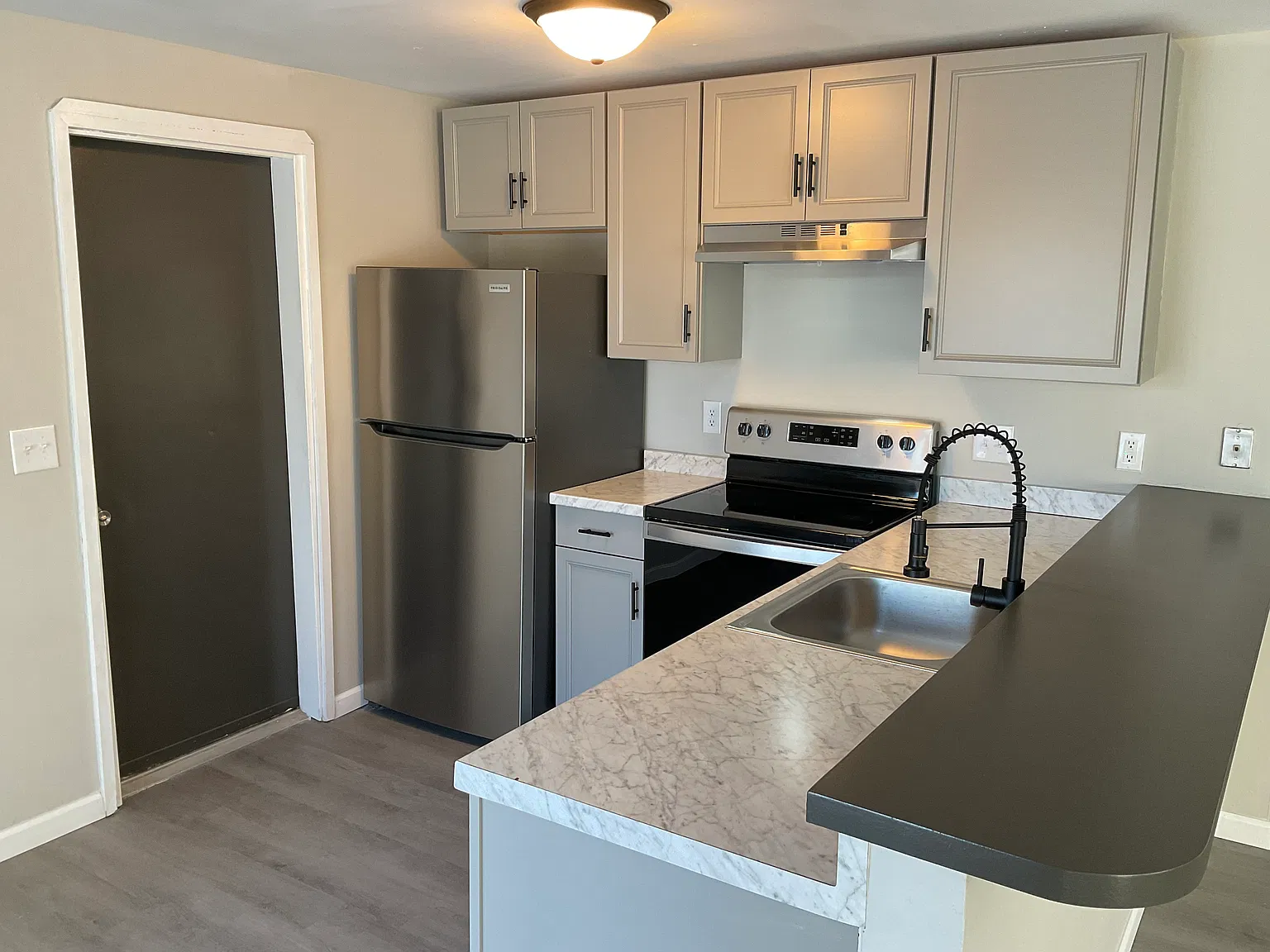 2 bed, 825 sqft, $1,275 — Photo 3