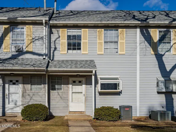 32 Louisburg Sq Square, Lakewood, NJ 08701
