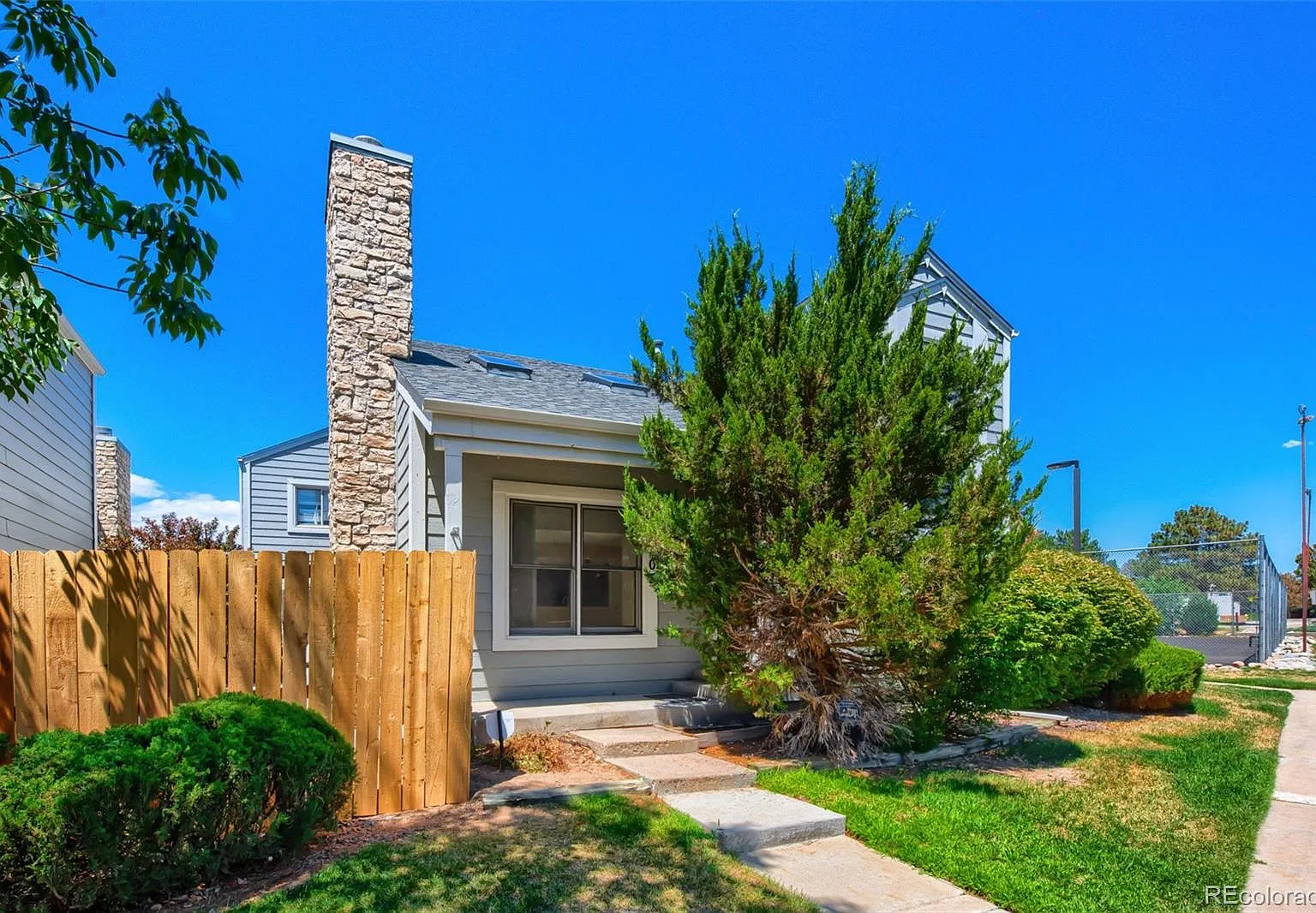 4 bed, 3.5 bath, 2427 sqft, $2,950 — Photo 3