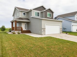 5528 58th St S, Fargo, ND 58104