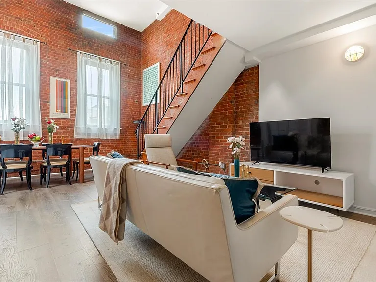 46 Irving St #2R — Photo 2