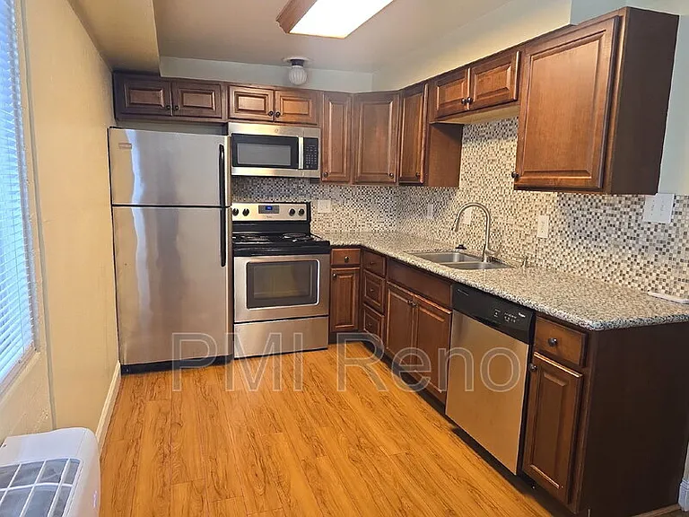 780 Lander St #6 — Photo 5
